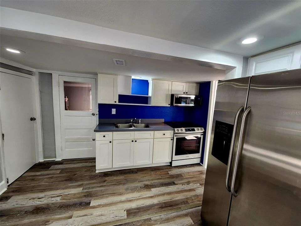 For Rent: $1,799 (2 beds, 1 baths, 875 Square Feet)