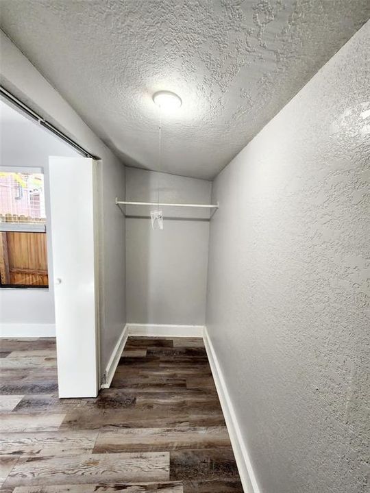 For Rent: $1,799 (2 beds, 1 baths, 875 Square Feet)