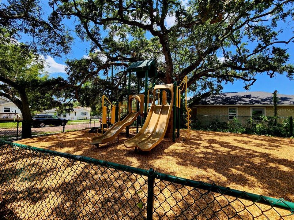 For Rent: $1,799 (2 beds, 1 baths, 875 Square Feet)