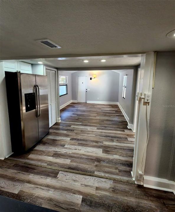 For Rent: $1,799 (2 beds, 1 baths, 875 Square Feet)