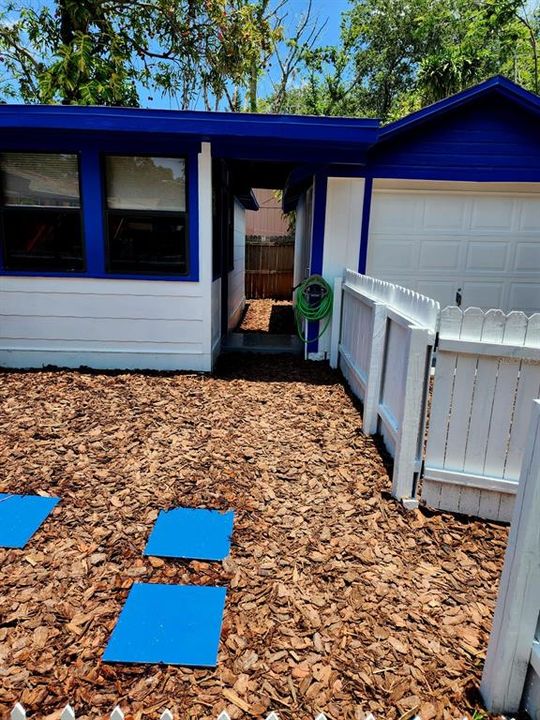 For Rent: $1,799 (2 beds, 1 baths, 875 Square Feet)