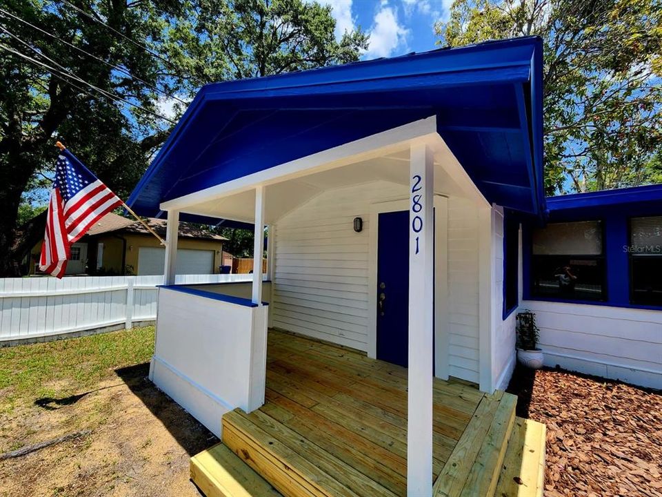 For Rent: $1,799 (2 beds, 1 baths, 875 Square Feet)