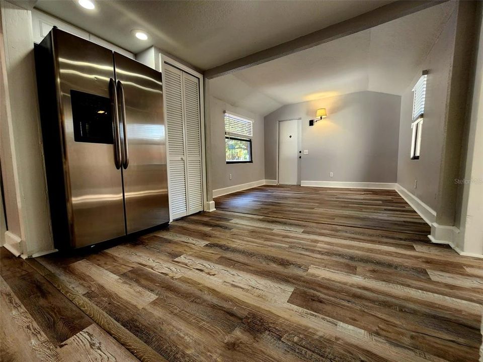 For Rent: $1,799 (2 beds, 1 baths, 875 Square Feet)