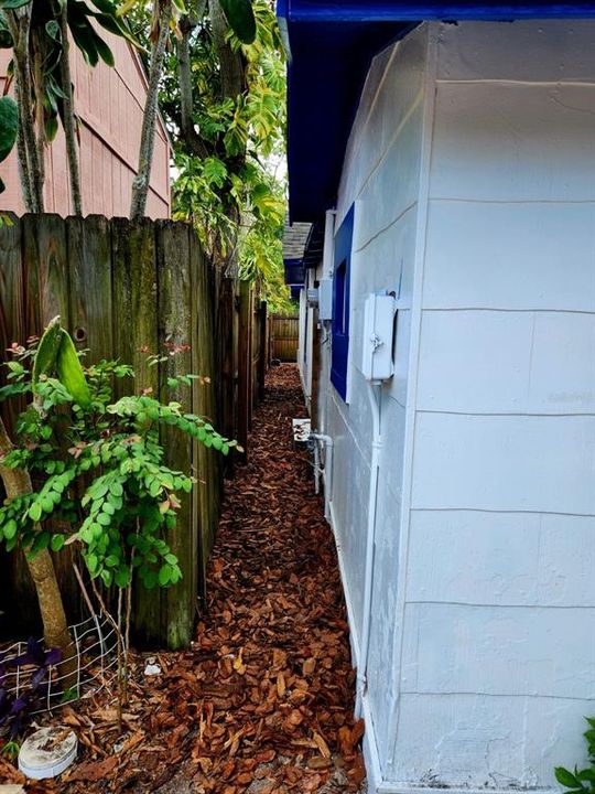 For Rent: $1,799 (2 beds, 1 baths, 875 Square Feet)
