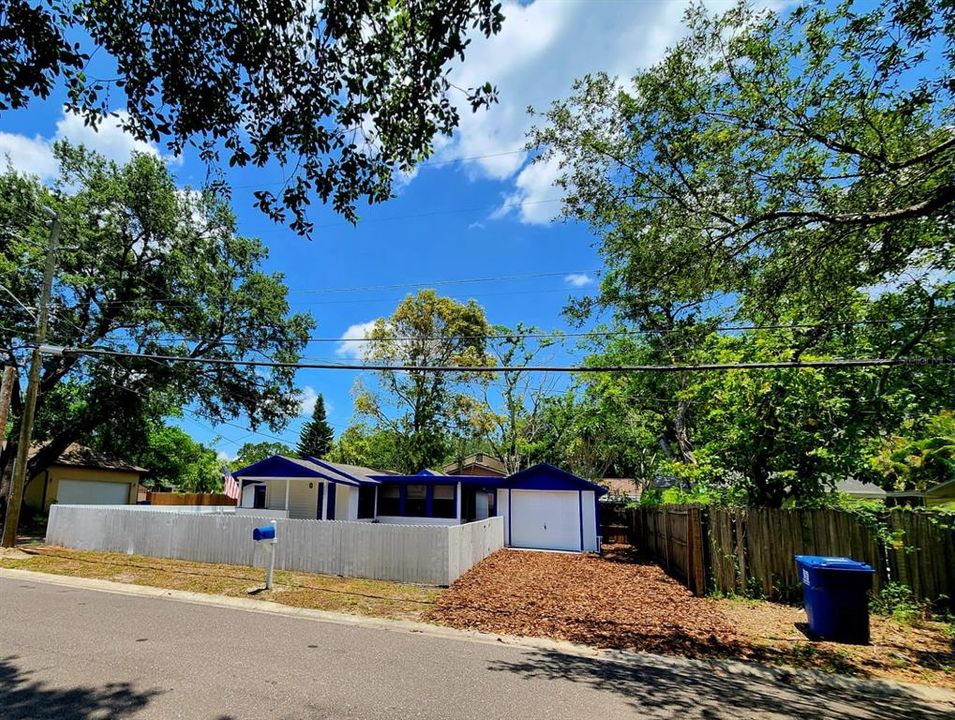For Rent: $1,799 (2 beds, 1 baths, 875 Square Feet)