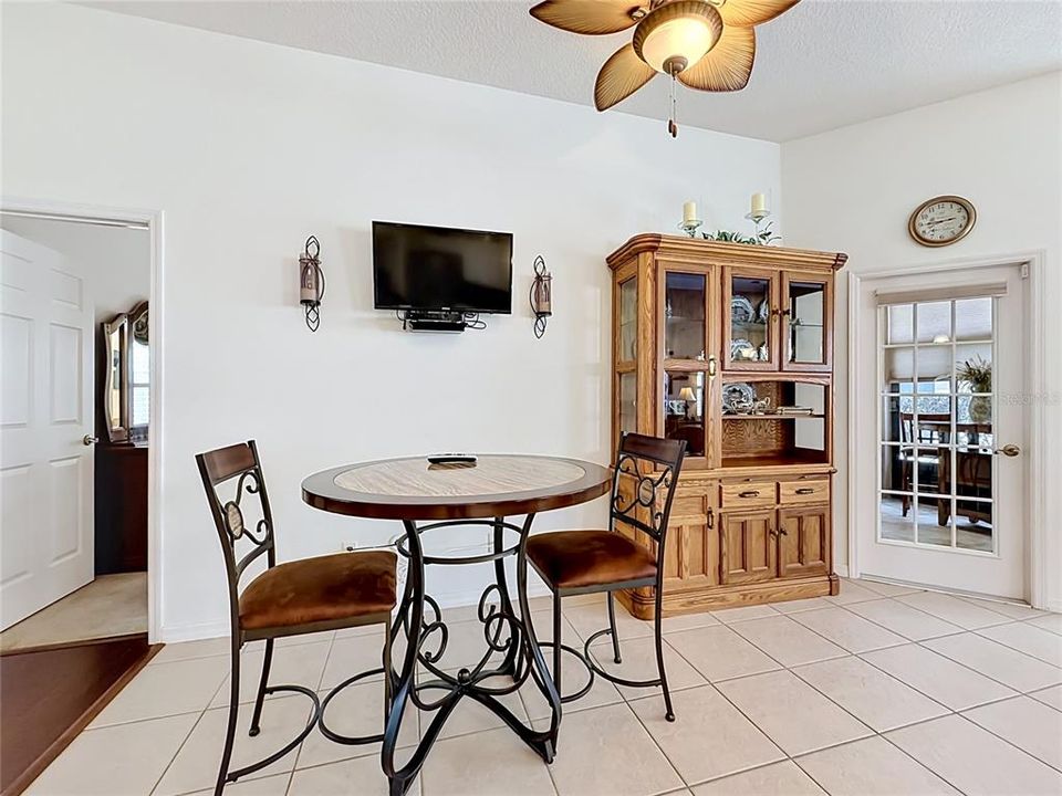 Activo con contrato: $305,000 (2 camas, 2 baños, 1868 Pies cuadrados)