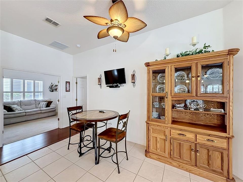 Activo con contrato: $305,000 (2 camas, 2 baños, 1868 Pies cuadrados)
