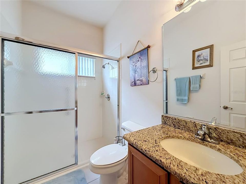 Activo con contrato: $305,000 (2 camas, 2 baños, 1868 Pies cuadrados)