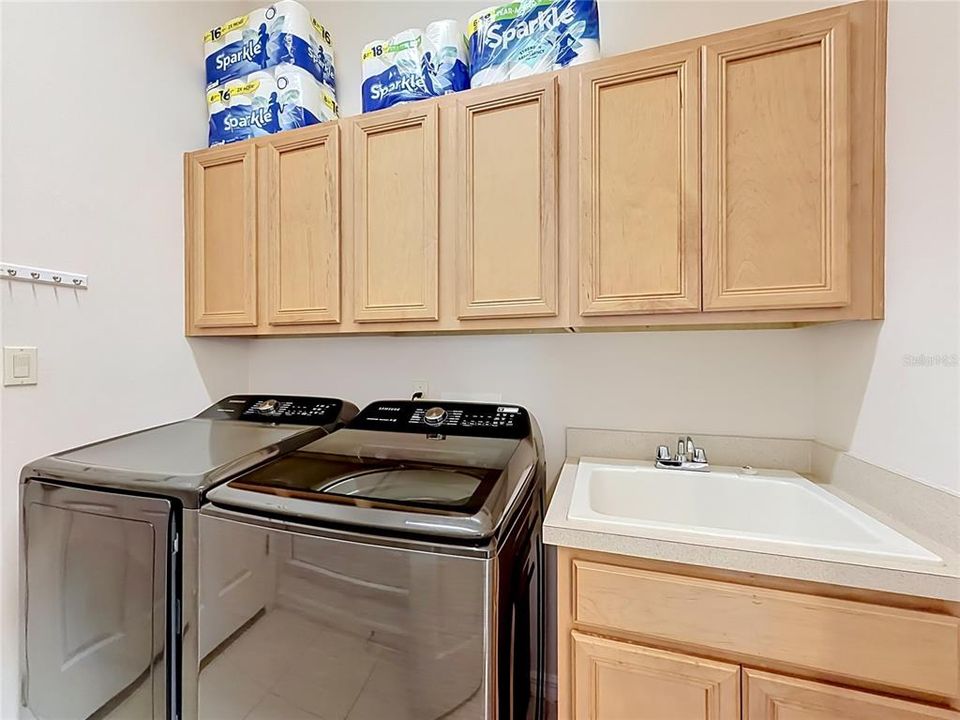 Activo con contrato: $305,000 (2 camas, 2 baños, 1868 Pies cuadrados)
