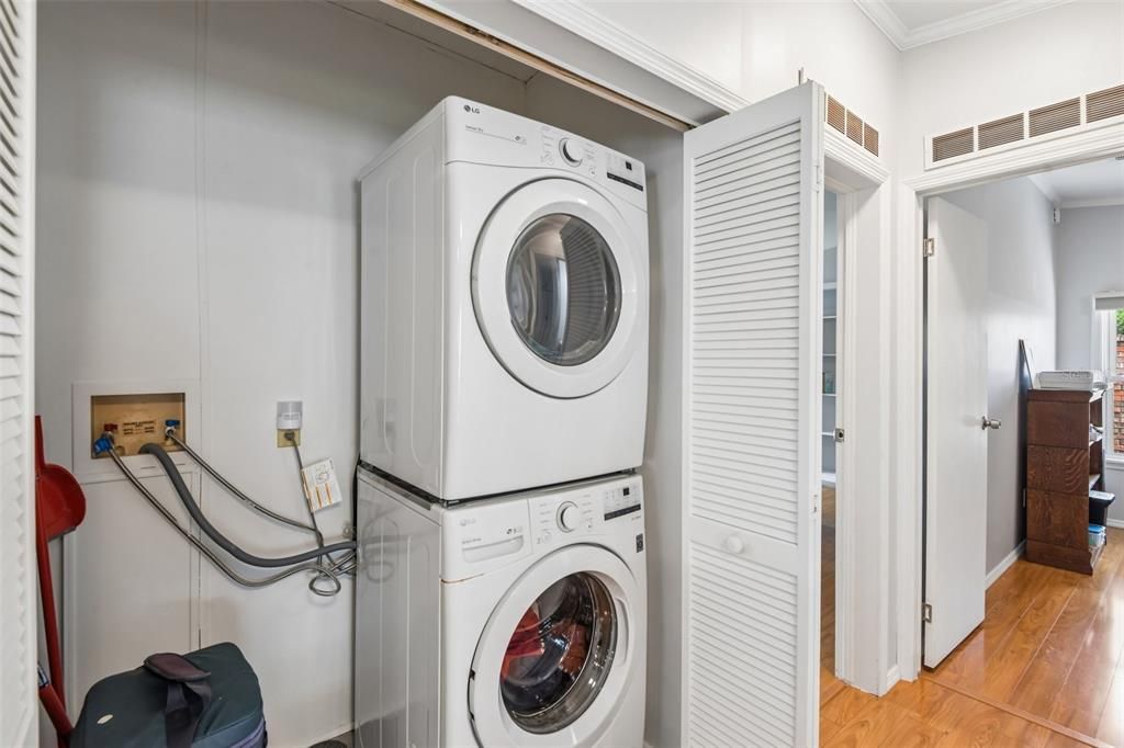 For Sale: $229,900 (2 beds, 2 baths, 984 Square Feet)