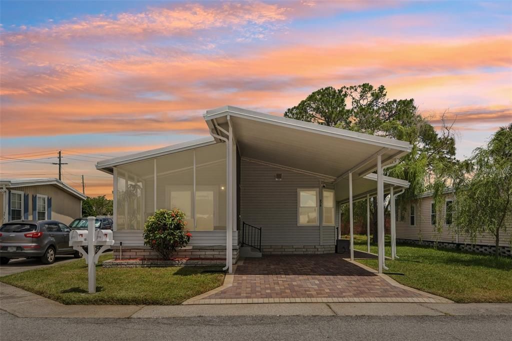 For Sale: $229,900 (2 beds, 2 baths, 984 Square Feet)