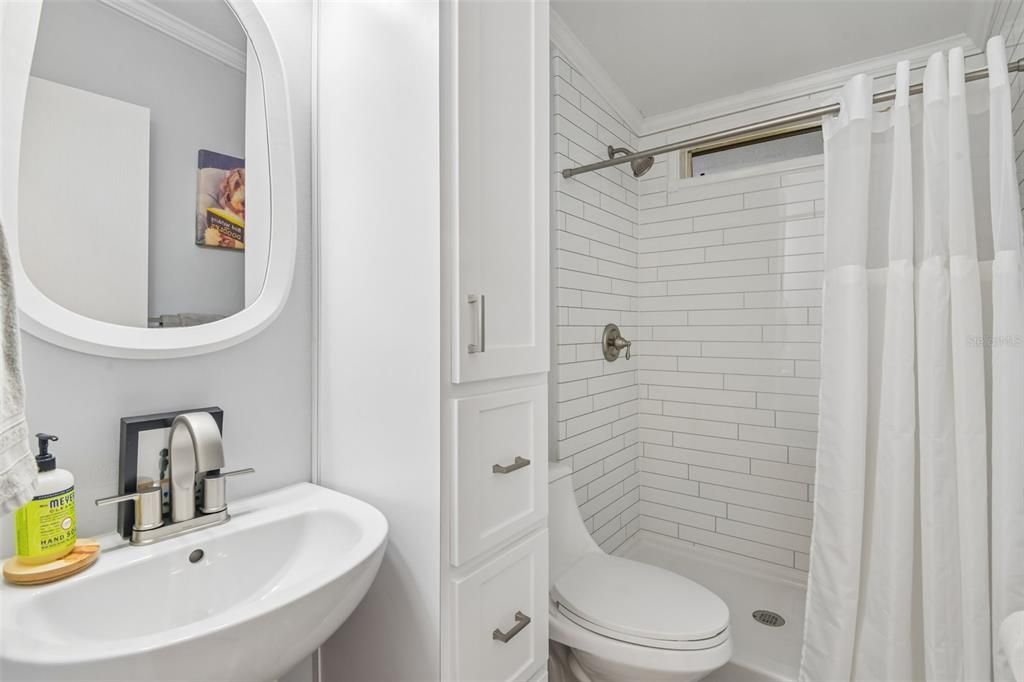 For Sale: $229,900 (2 beds, 2 baths, 984 Square Feet)