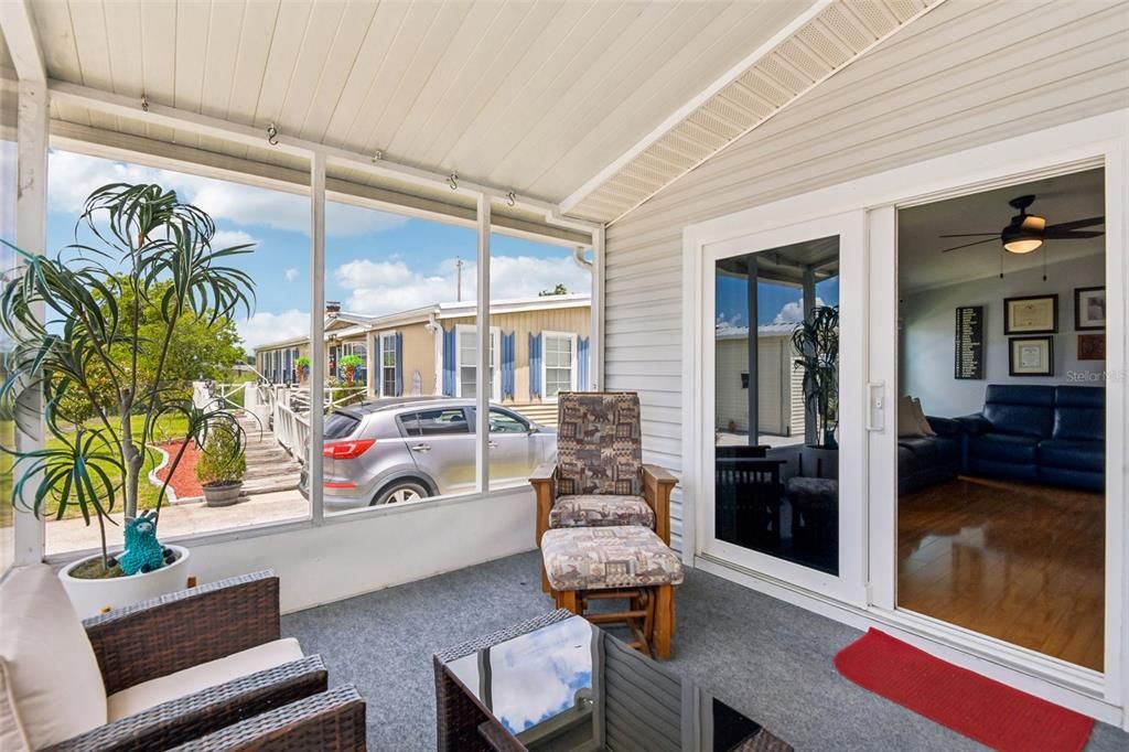 For Sale: $229,900 (2 beds, 2 baths, 984 Square Feet)