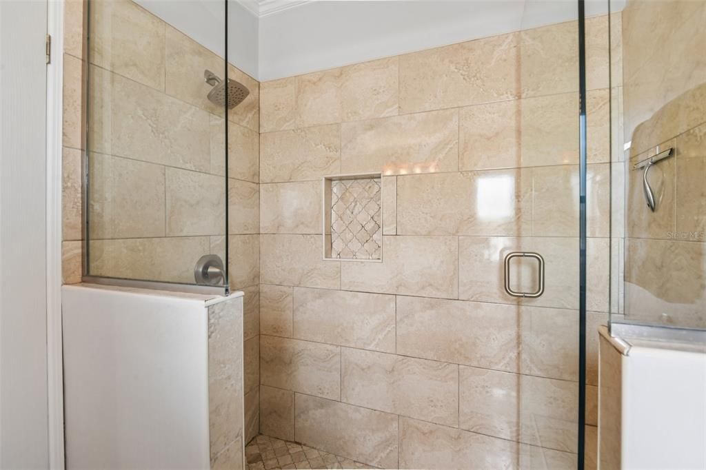 For Sale: $229,900 (2 beds, 2 baths, 984 Square Feet)