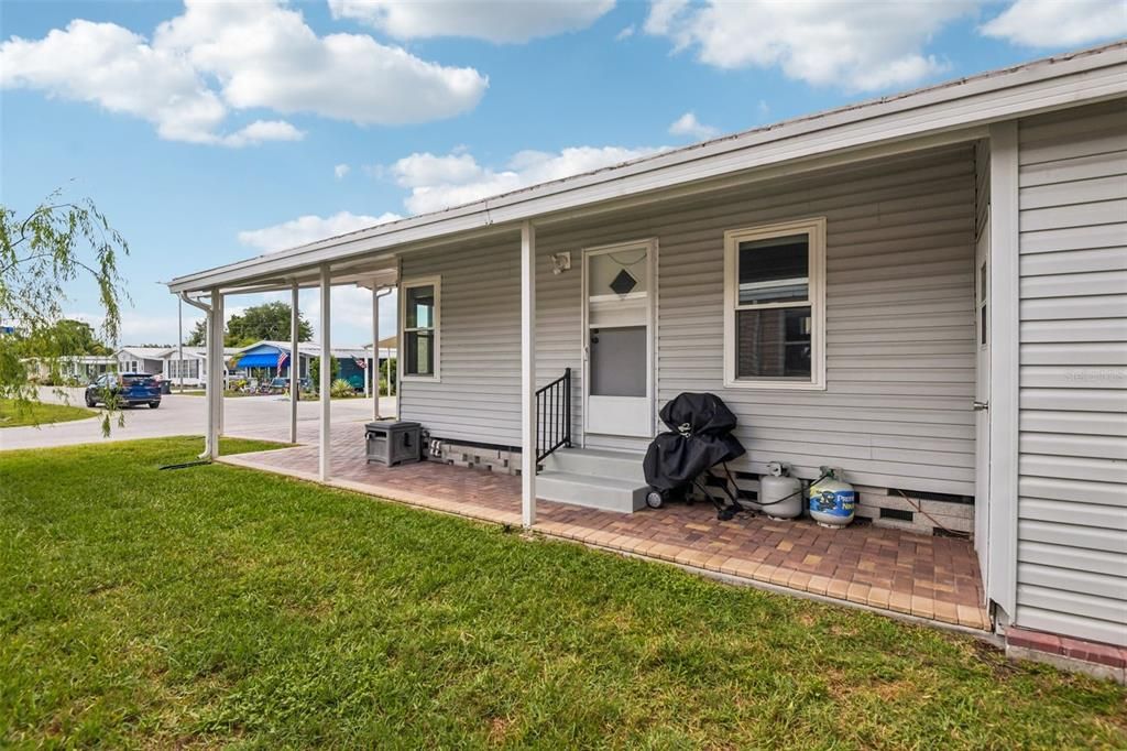 For Sale: $229,900 (2 beds, 2 baths, 984 Square Feet)