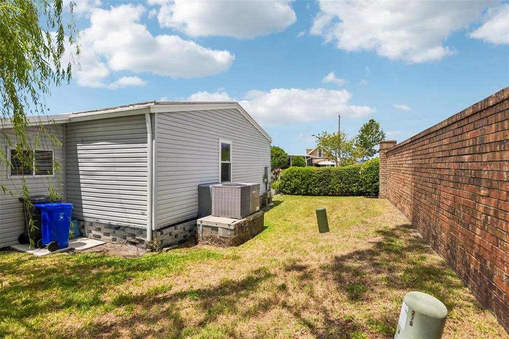 For Sale: $229,900 (2 beds, 2 baths, 984 Square Feet)