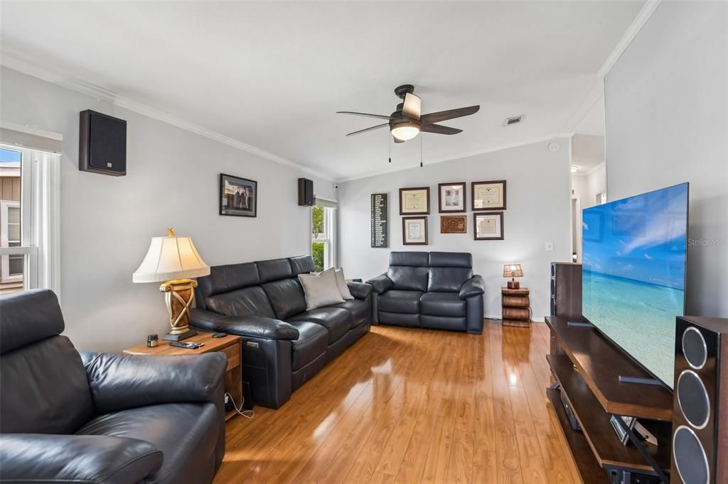 For Sale: $229,900 (2 beds, 2 baths, 984 Square Feet)