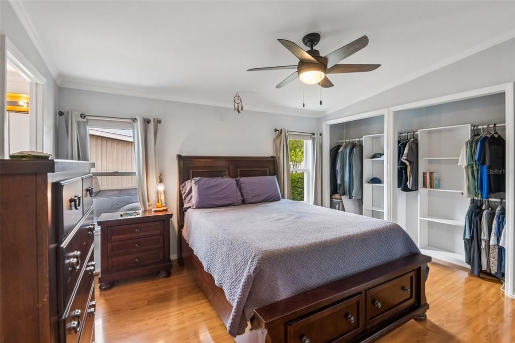 For Sale: $229,900 (2 beds, 2 baths, 984 Square Feet)