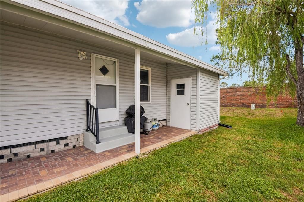For Sale: $229,900 (2 beds, 2 baths, 984 Square Feet)