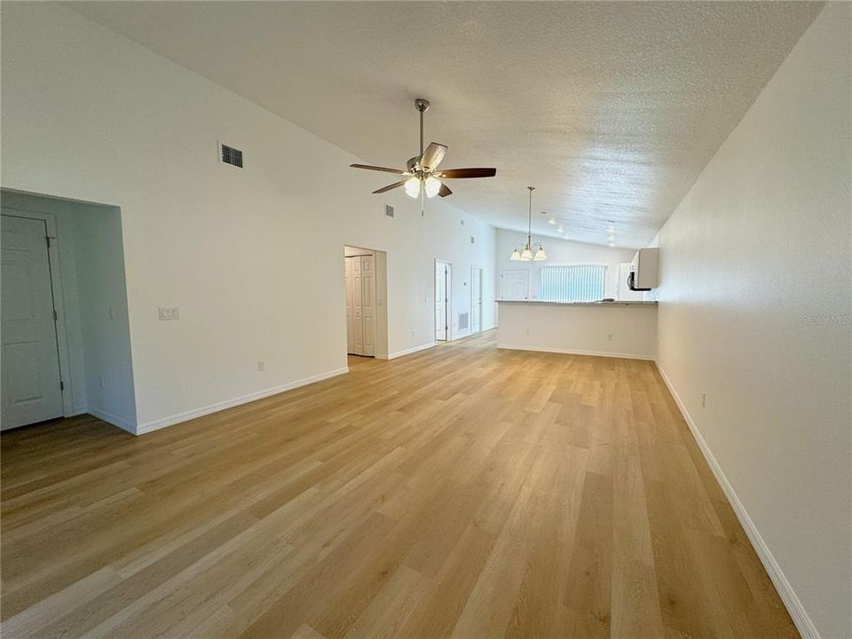 В аренду: $1,800 (3 спален, 2 ванн, 1334 Квадратных фут)