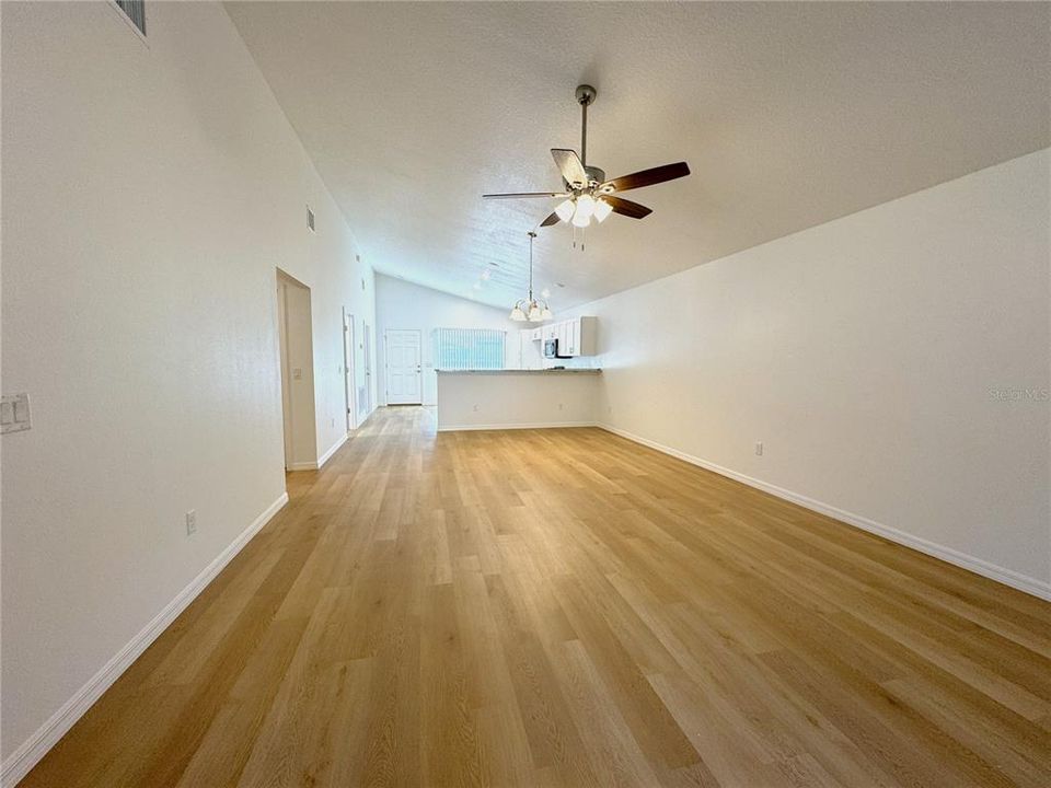 В аренду: $1,800 (3 спален, 2 ванн, 1334 Квадратных фут)