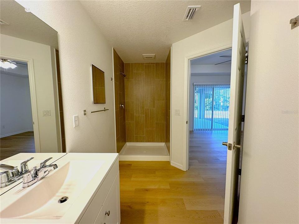 В аренду: $1,800 (3 спален, 2 ванн, 1334 Квадратных фут)