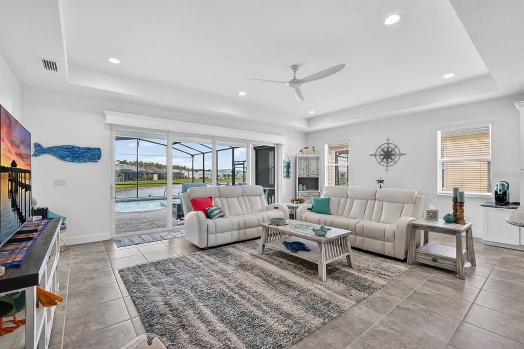 For Sale: $799,000 (2 beds, 2 baths, 2160 Square Feet)
