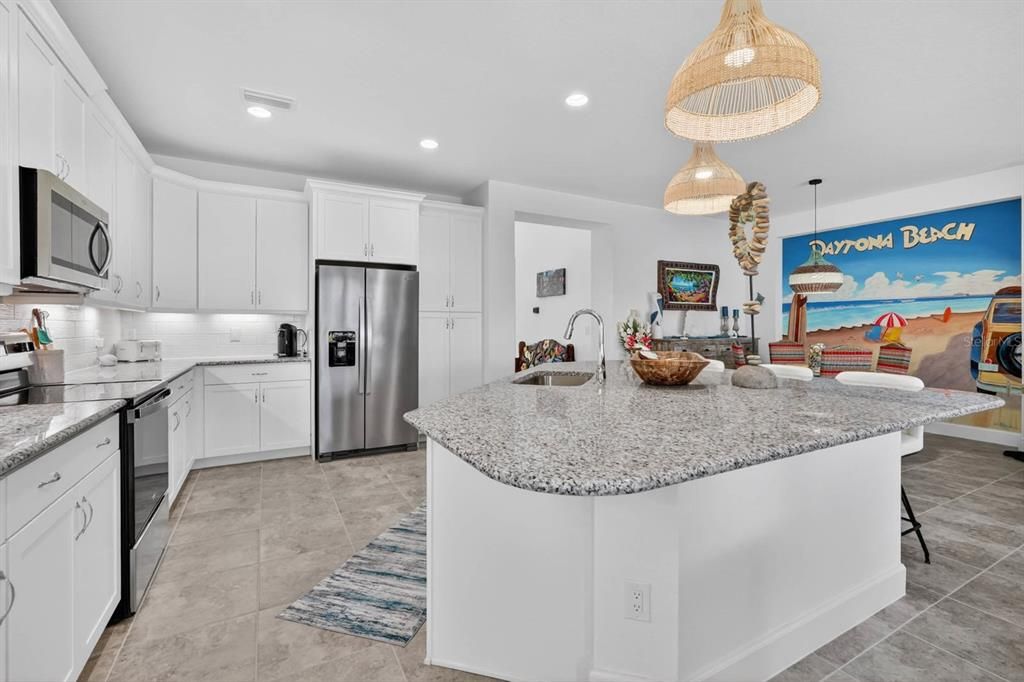 For Sale: $799,000 (2 beds, 2 baths, 2160 Square Feet)