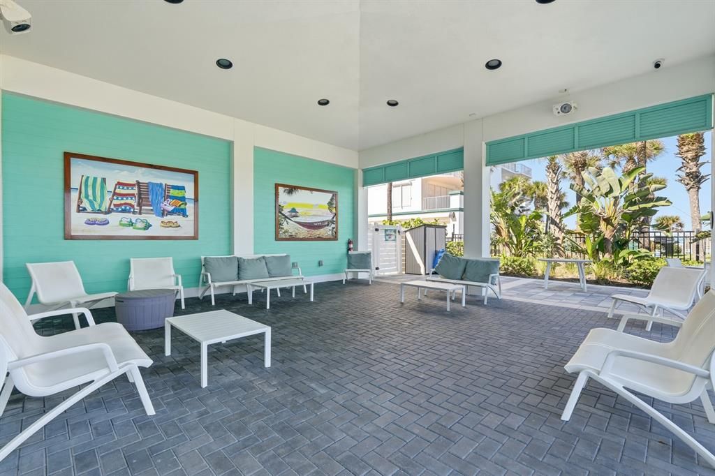 For Sale: $799,000 (2 beds, 2 baths, 2160 Square Feet)