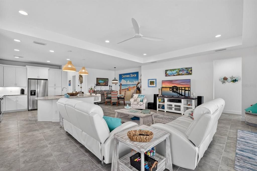 For Sale: $799,000 (2 beds, 2 baths, 2160 Square Feet)