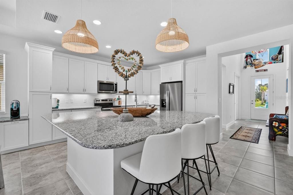 For Sale: $799,000 (2 beds, 2 baths, 2160 Square Feet)