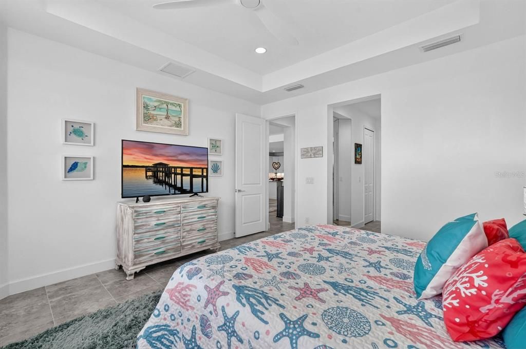 For Sale: $799,000 (2 beds, 2 baths, 2160 Square Feet)