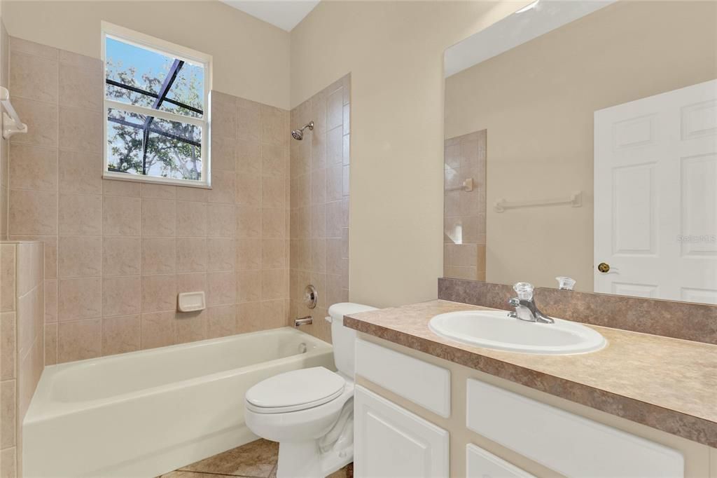Activo con contrato: $3,950 (4 camas, 3 baños, 2935 Pies cuadrados)