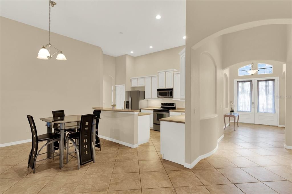 Activo con contrato: $3,950 (4 camas, 3 baños, 2935 Pies cuadrados)