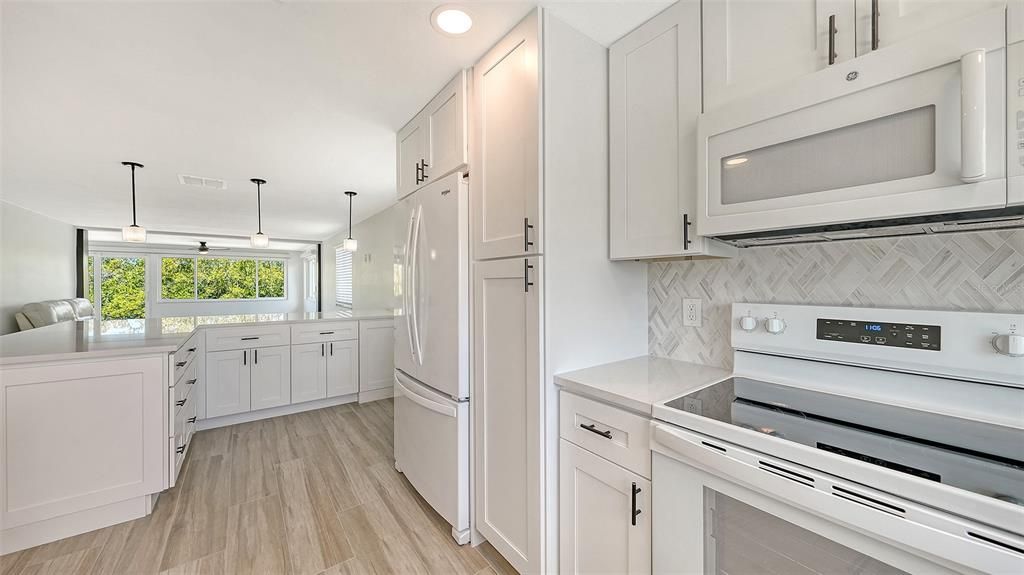 For Rent: $2,950 (2 beds, 2 baths, 1300 Square Feet)