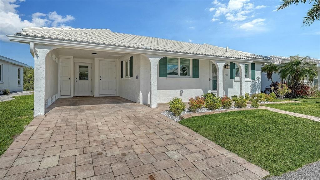 For Rent: $2,950 (2 beds, 2 baths, 1300 Square Feet)