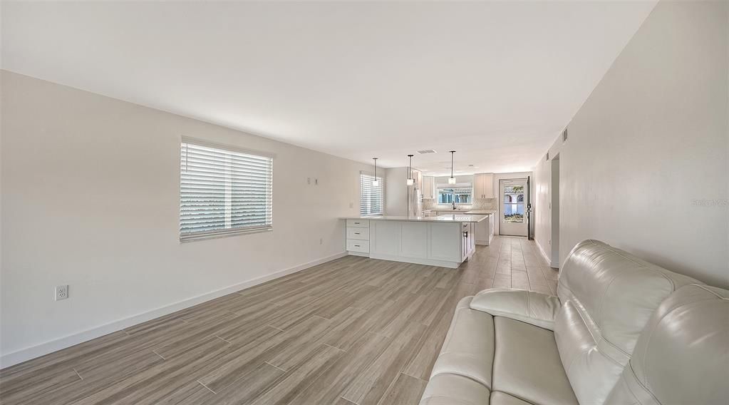 For Rent: $2,950 (2 beds, 2 baths, 1300 Square Feet)