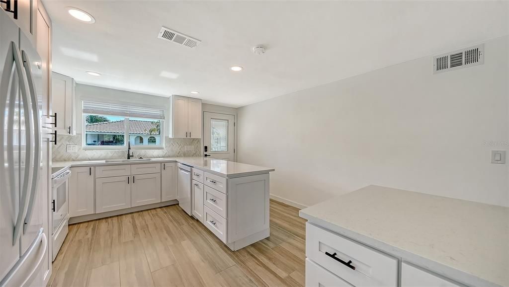 For Rent: $2,950 (2 beds, 2 baths, 1300 Square Feet)