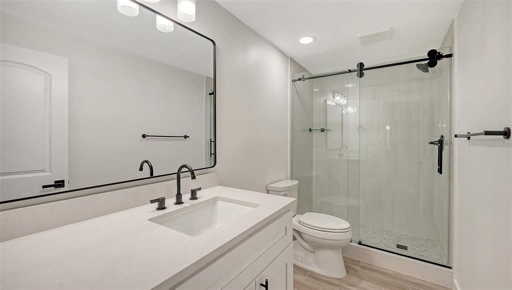 For Rent: $2,950 (2 beds, 2 baths, 1300 Square Feet)