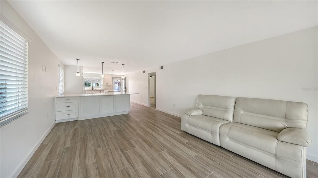 For Rent: $2,950 (2 beds, 2 baths, 1300 Square Feet)