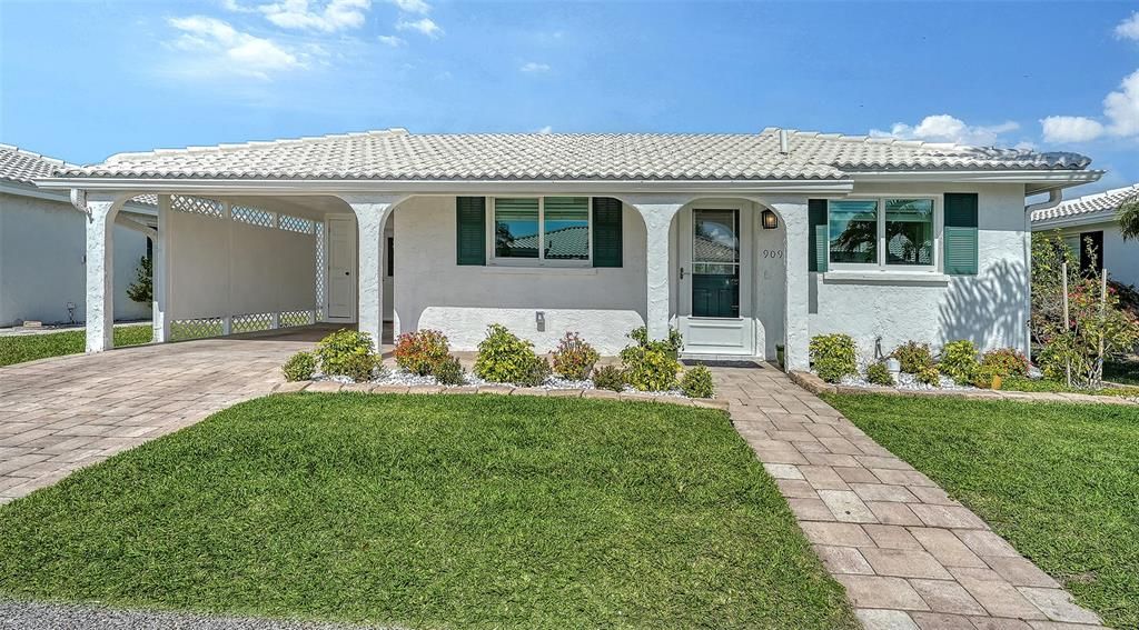 For Rent: $2,950 (2 beds, 2 baths, 1300 Square Feet)