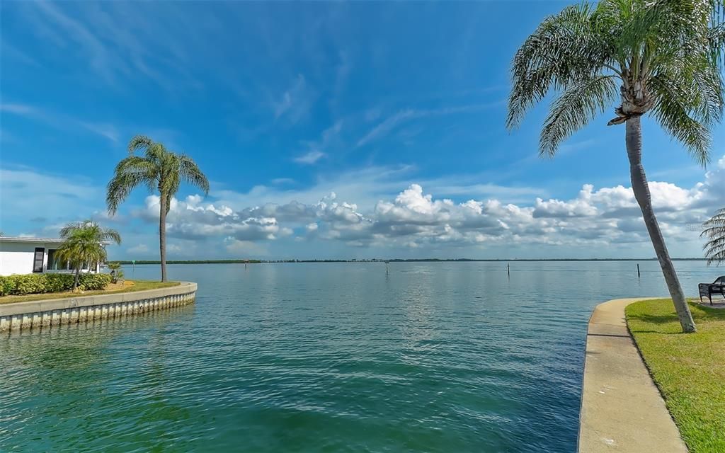For Rent: $2,950 (2 beds, 2 baths, 1300 Square Feet)