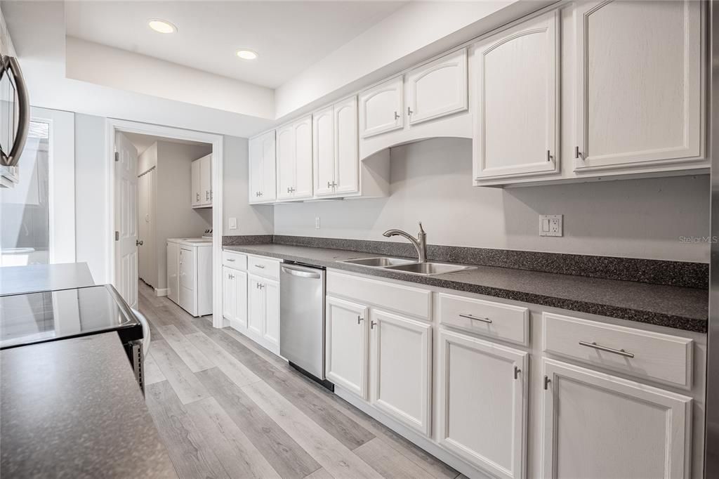 For Sale: $177,000 (2 beds, 2 baths, 1229 Square Feet)
