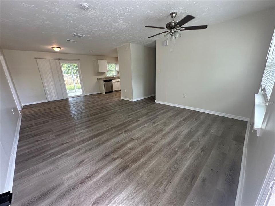 For Rent: $1,900 (4 beds, 2 baths, 1273 Square Feet)