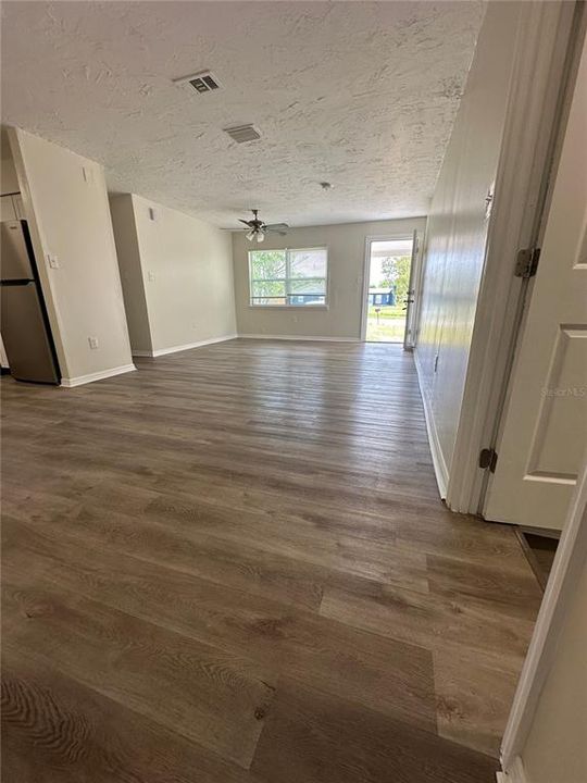 For Rent: $1,900 (4 beds, 2 baths, 1273 Square Feet)
