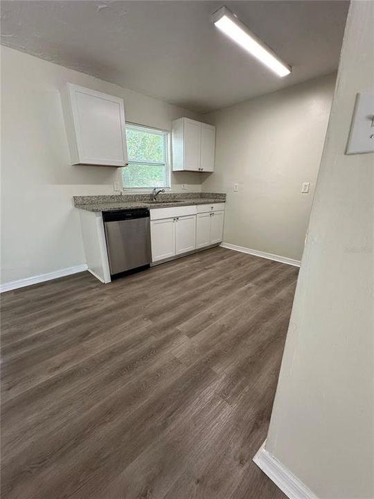 For Rent: $1,900 (4 beds, 2 baths, 1273 Square Feet)