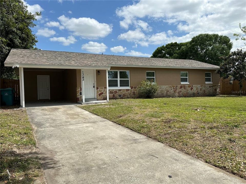 For Rent: $1,900 (4 beds, 2 baths, 1273 Square Feet)