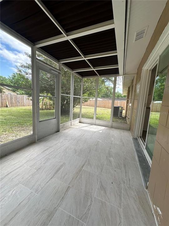 For Rent: $1,900 (4 beds, 2 baths, 1273 Square Feet)