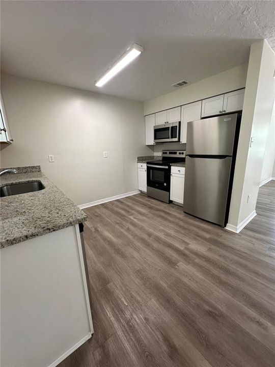 For Rent: $1,900 (4 beds, 2 baths, 1273 Square Feet)