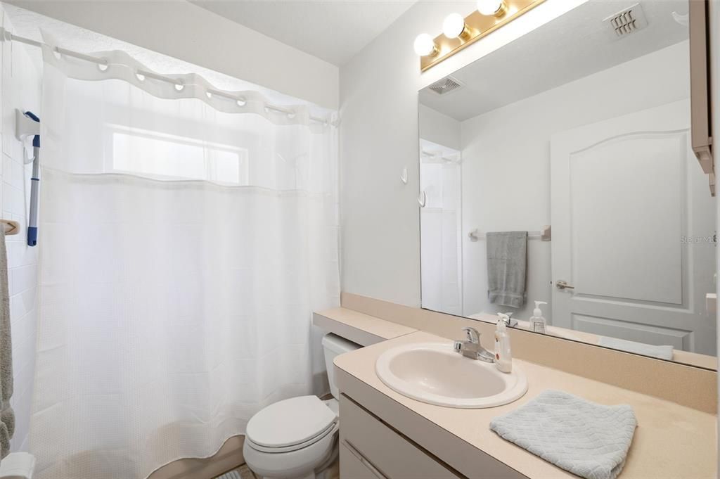 Active With Contract: $334,900 (3 beds, 2 baths, 1180 Square Feet)